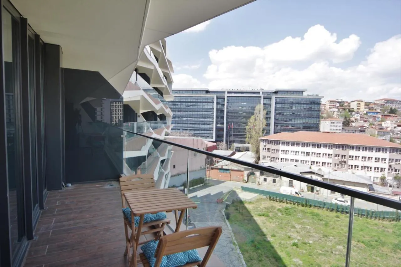 Sleek City Apartment With Premium Amenities Istanbul