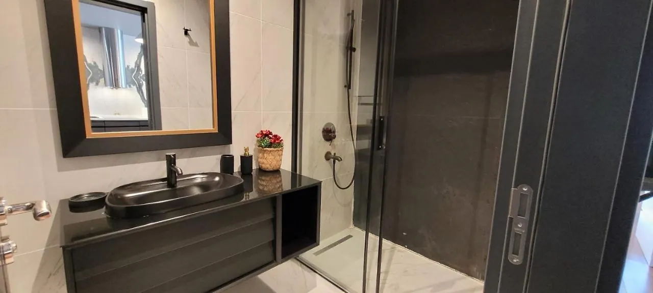 Sleek City Apartment With Premium Amenities Istanbul